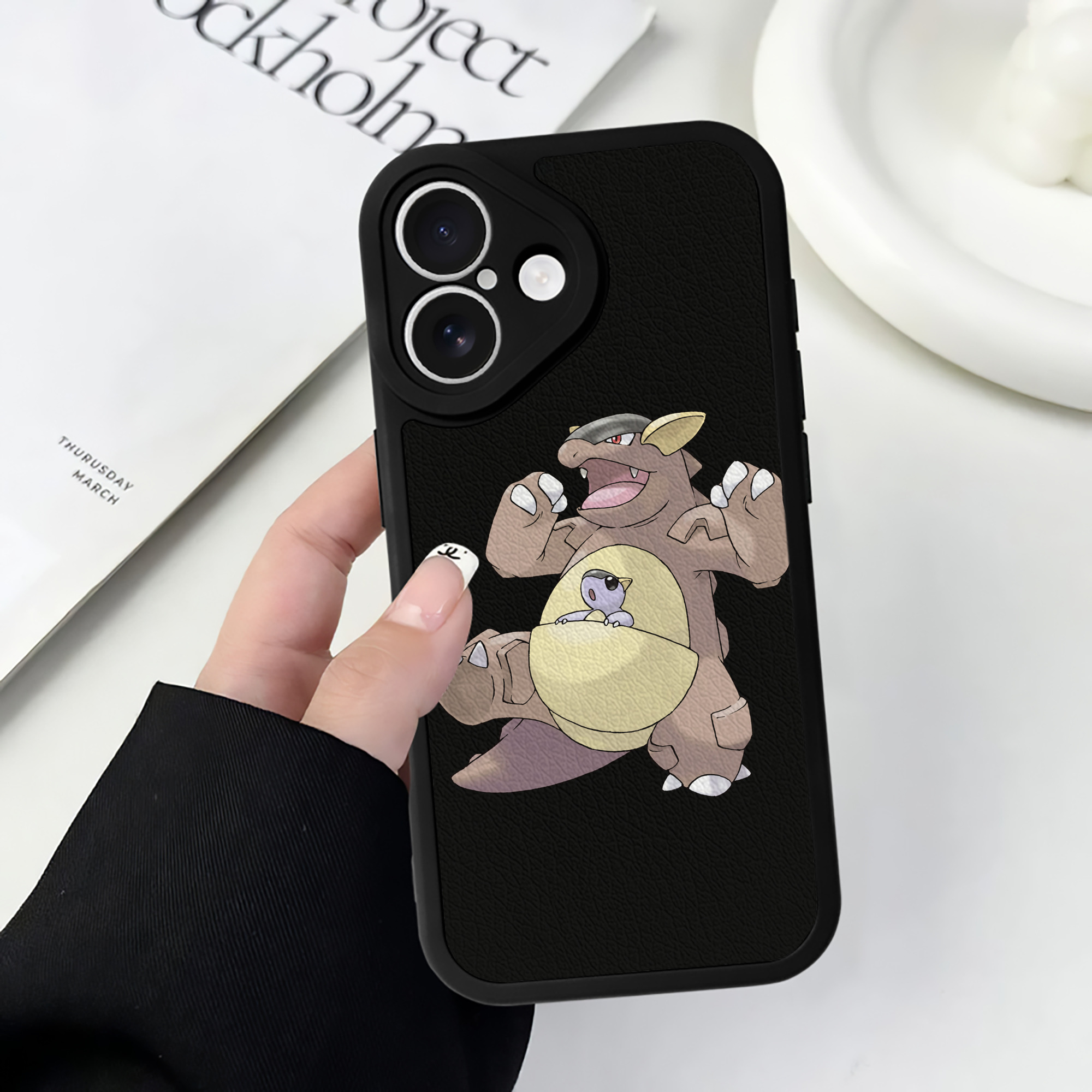 （画像用） ポケットモンスター Pokémon 【iPhone 16シリーズ対応】シリコンスマホケース（レザー調） 材質：シリコン